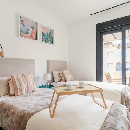 Rooftop Terrace, Private Jacuzzi, Heated Pool Torrevieja