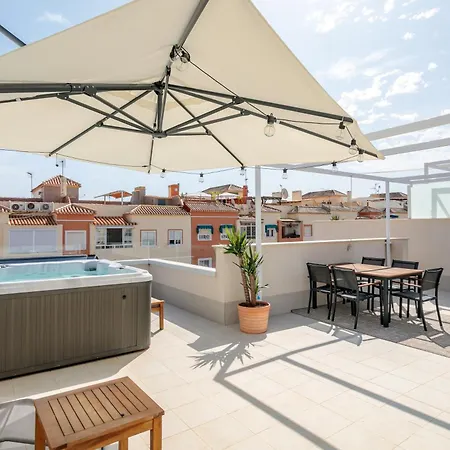 Rooftop Terrace, Private Jacuzzi, Heated Pool * Torrevieja
