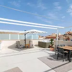 Rooftop Terrace, Private Jacuzzi, Heated Pool * Torrevieja
