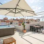 Rooftop Terrace, Private Jacuzzi, Heated Pool * Torrevieja