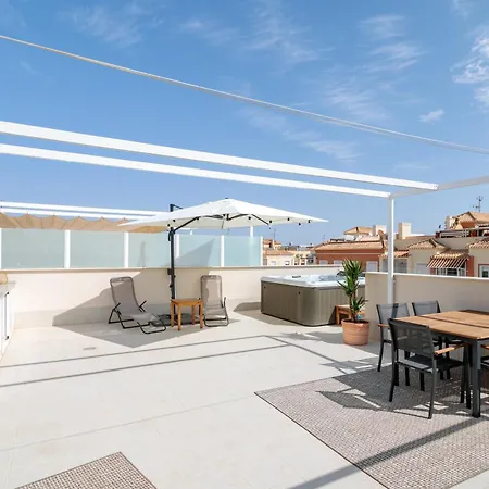 Rooftop Terrace, Private Jacuzzi, Heated Pool * Torrevieja