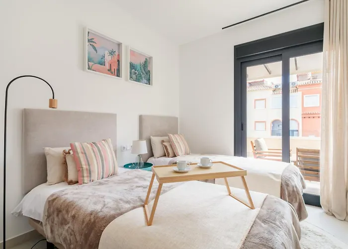 Rooftop Terrace, Private Jacuzzi, Heated Pool 또레비에하